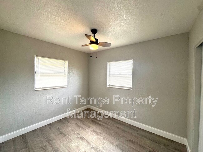 Building Photo - 1036 1/2 19th Street South - Upper