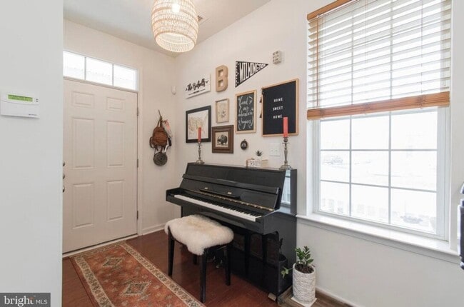 Building Photo - End Unit, 3 bedroom Townhome in Claymont