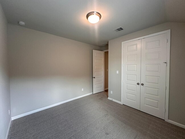 Building Photo - 6030 Cottontail Ln