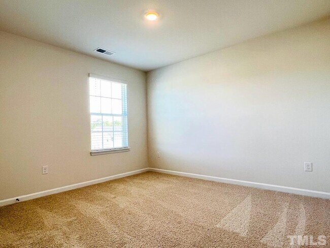 Building Photo - 5 Bedroom Single Family - Fuquay Varina
