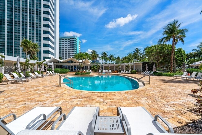 Building Photo - 5055 Collins Ave