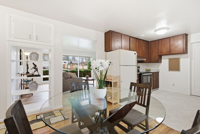 Building Photo - 3 Bedroom House in Southwest Eugene