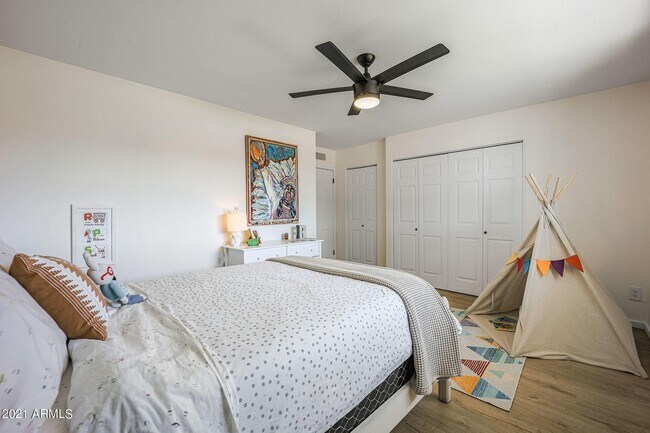 Building Photo - 8133 N 16th Dr