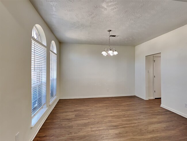 Building Photo - 502 Hearthstone Ct