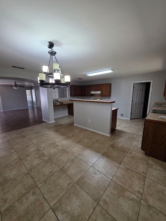 Building Photo - 613 Cuervo Dr