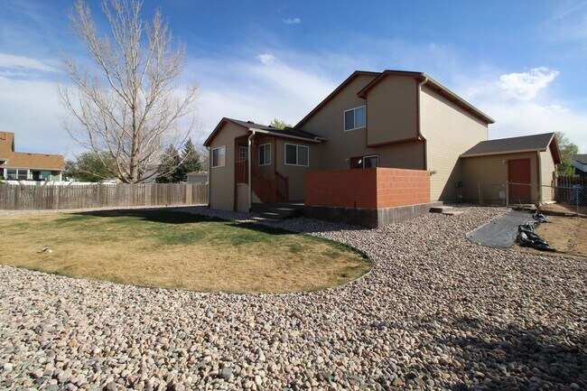 Building Photo - Great Home in West Greeley