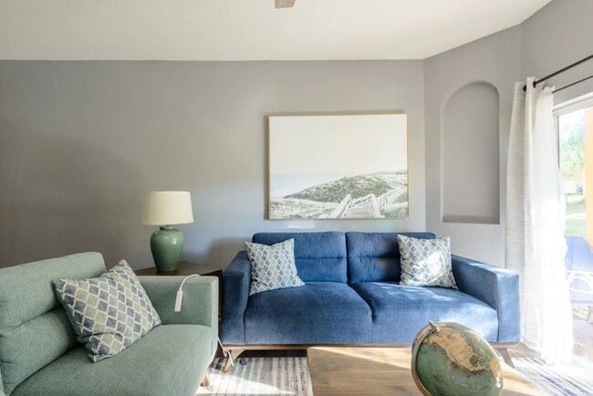 Building Photo - 120 Palermo St