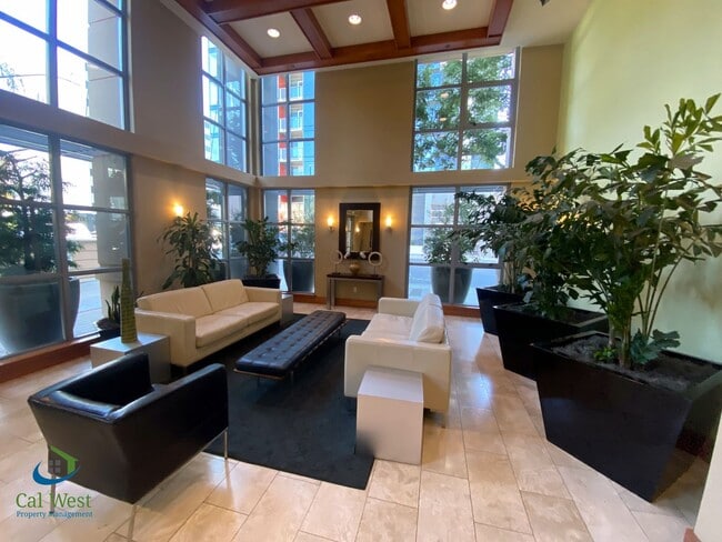 Building Photo - $2595 - 7th Floor 1 Bd/1 Ba Executive Condo in Beautiful Luxury Complex/City Heights