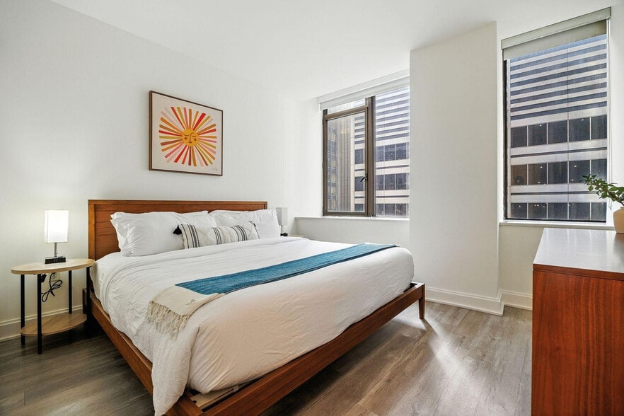 Building Photo - 10 Hanover Square