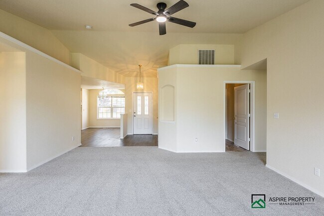 Building Photo - 3 bed 2 bath home