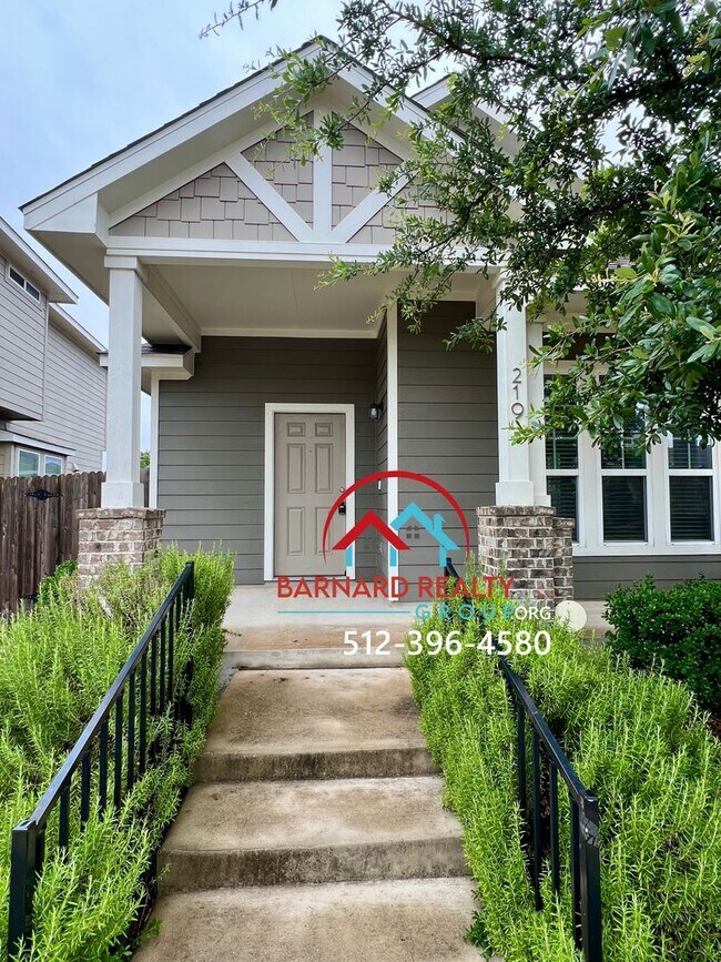Building Photo - **APPLICATION PENDING!**2 bed/2 bath in De...