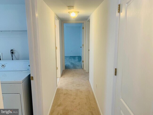 Building Photo - 1225 Norwalk Rd