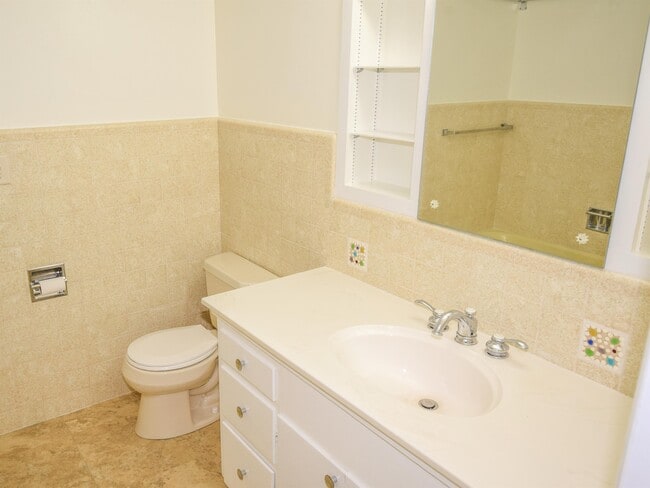 Building Photo - 241 E 900 N