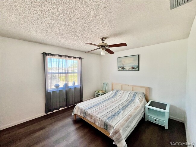 Building Photo - 801 N Country Club Dr