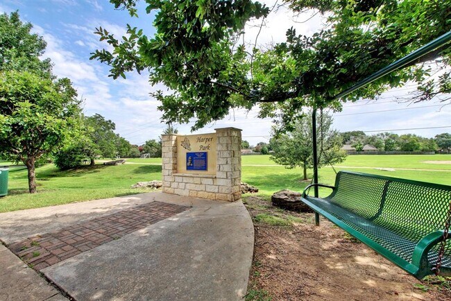 Building Photo - 10305 Caracara Dr