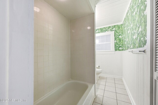 Building Photo - 228 Oleander St