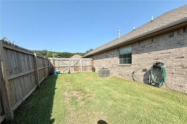 Building Photo - 1140 Willow Oak