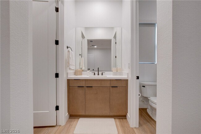 Building Photo - 779 Willits St