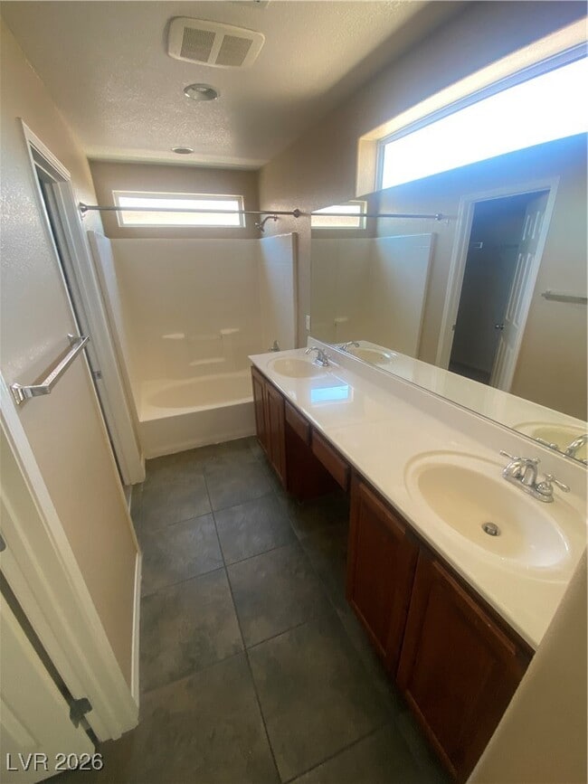 Building Photo - 4417 Laguna Garden Ave