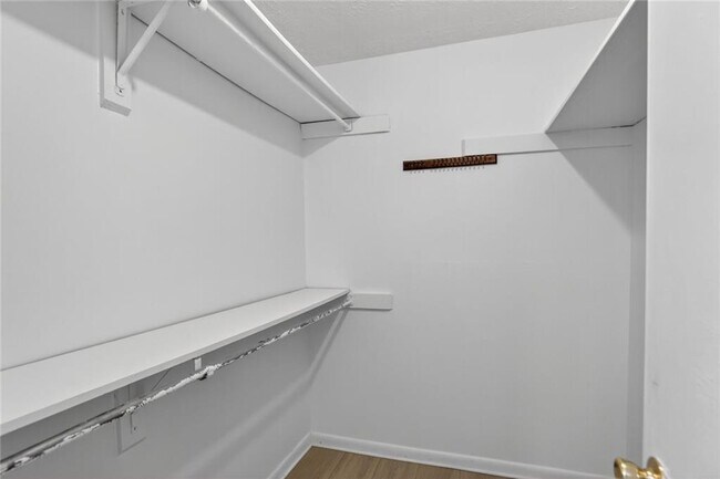 Building Photo - 8740 Roswell Rd