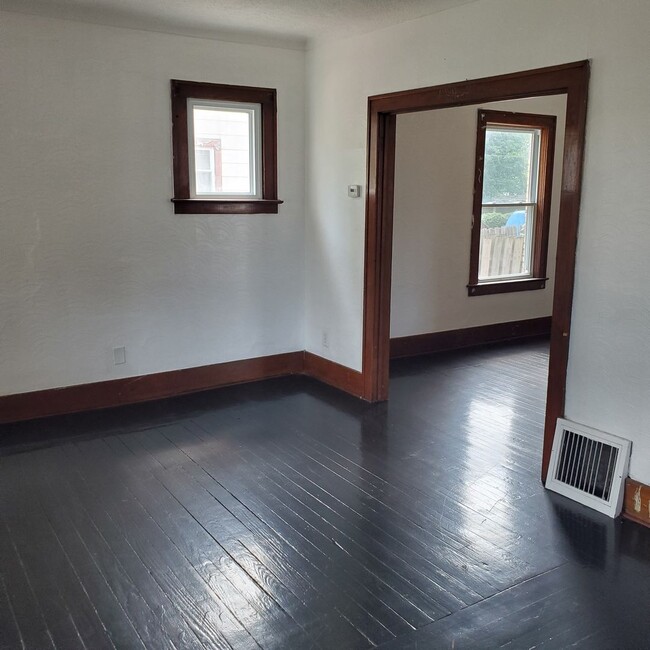 Building Photo - 4bdm House for Rent