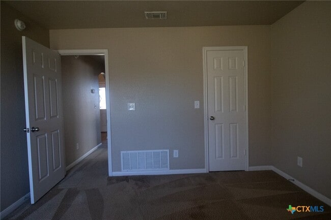 Building Photo - 217 Pointer St