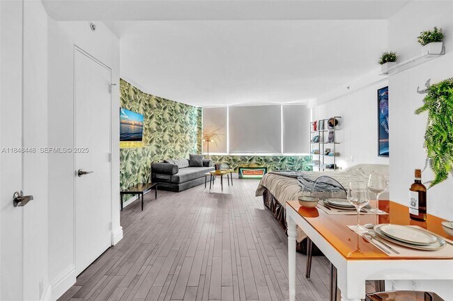 Building Photo - 1100 West Ave