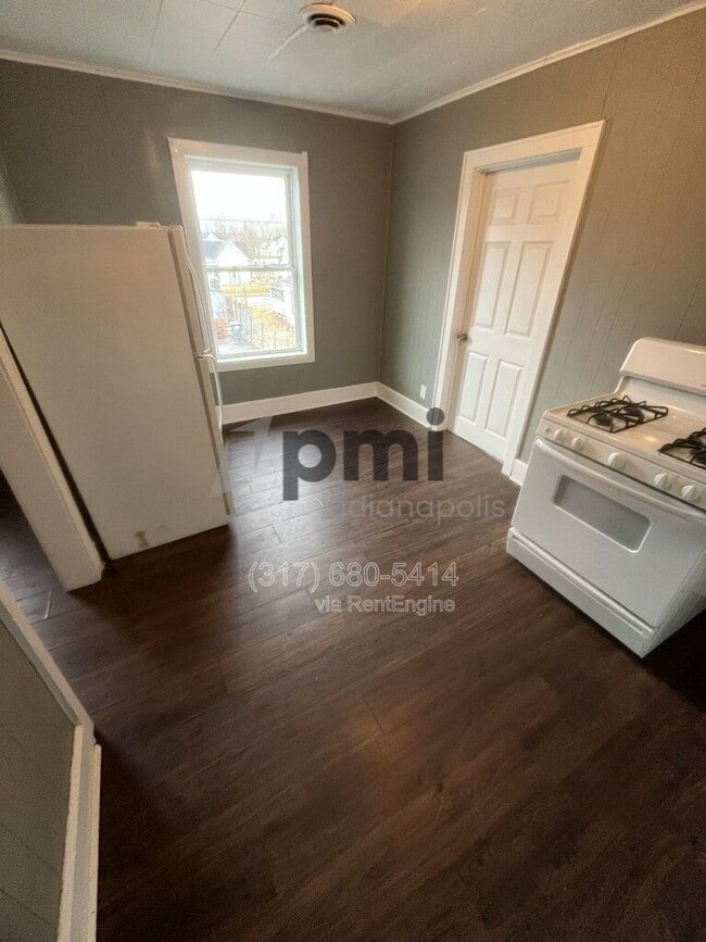 Building Photo - 215 1/2 S Madison Ave