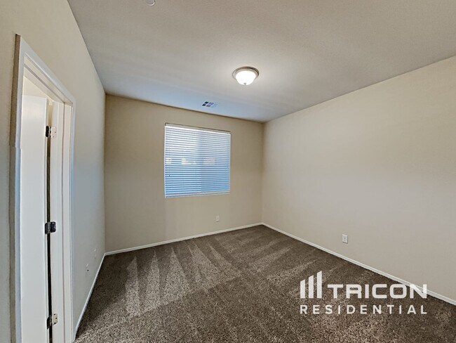 Building Photo - 2148 Del Aqua Ave