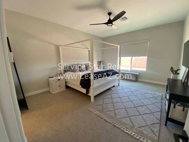 Building Photo - 9607 E Solina Ave