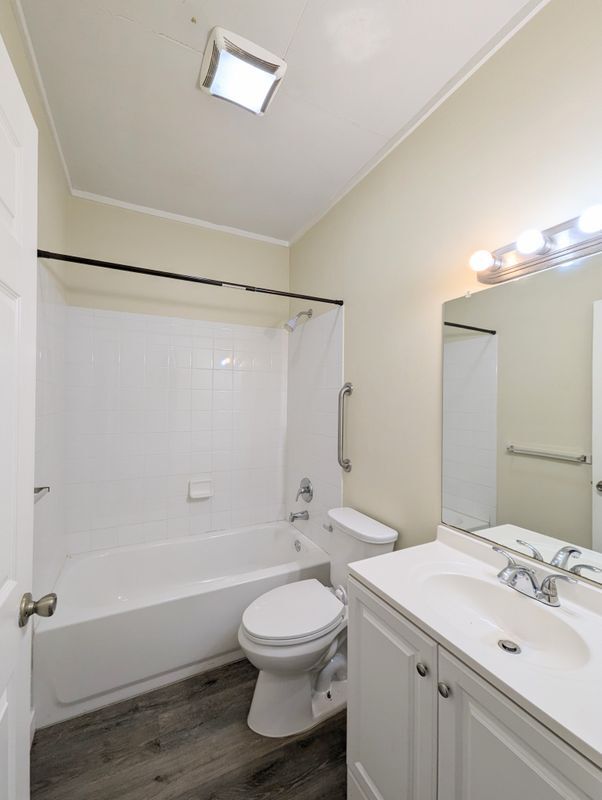 Building Photo - 718 Pecan Ave