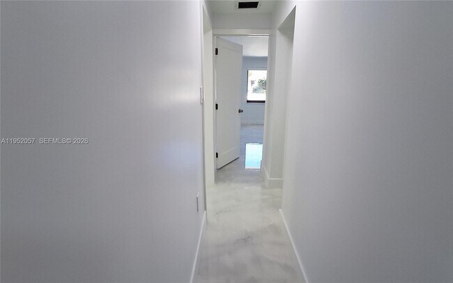 Building Photo - 216 Shadow Way