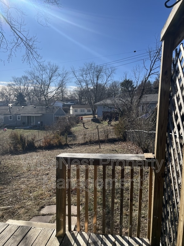 Building Photo - 805 W 39 St N