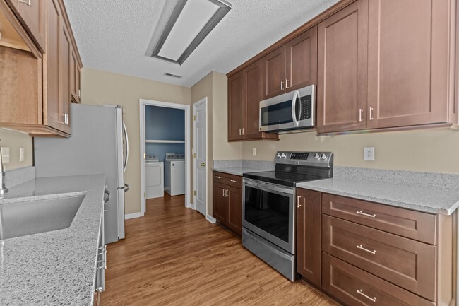 Building Photo - 104 Monterey Cir