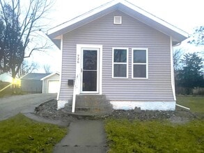 Building Photo - One Bedroom One Stall Detached Garage