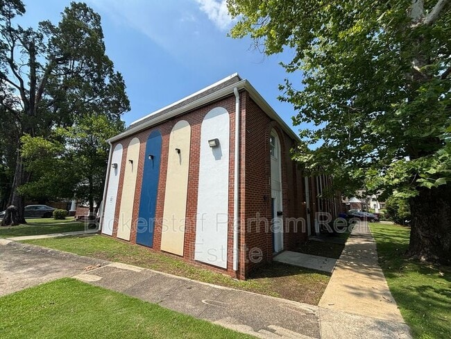 Building Photo - 1261 Cedar Ave