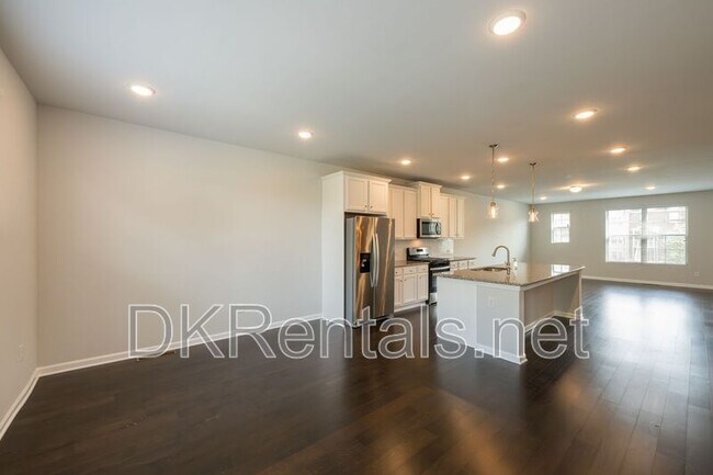 Building Photo - 2182 Talmai Dr
