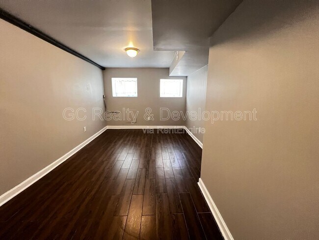 Building Photo - 1439 N Artesian Ave