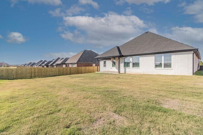 Building Photo - 805 Carlock Dr