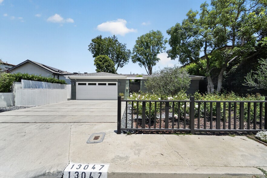 Building Photo - 13047 Dickens St