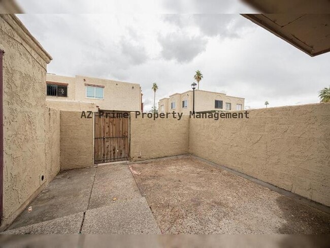 Building Photo - 5440 W Belleview St