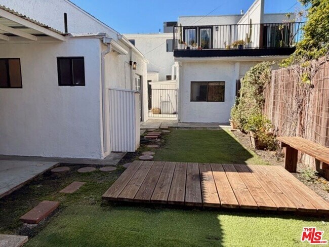 Building Photo - 540 Huntley Dr