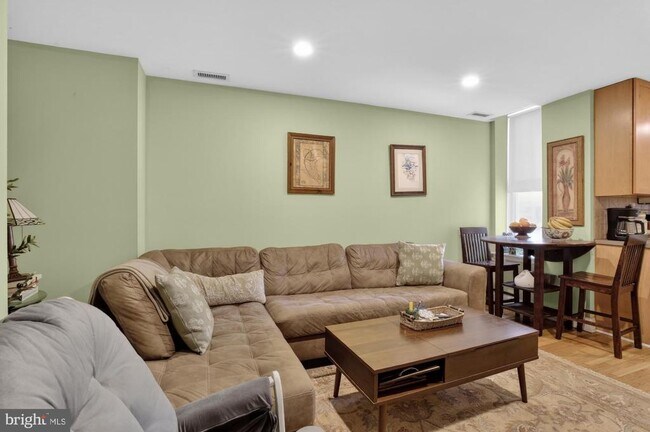 Building Photo - 4215 Ridge Ave