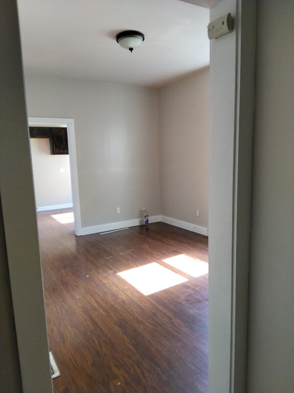 Building Photo - 37 Holland Pl