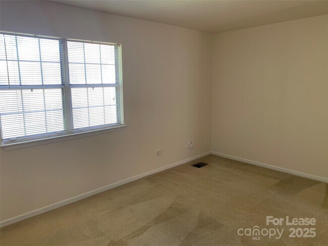 Building Photo - 2939 Heathstead Place