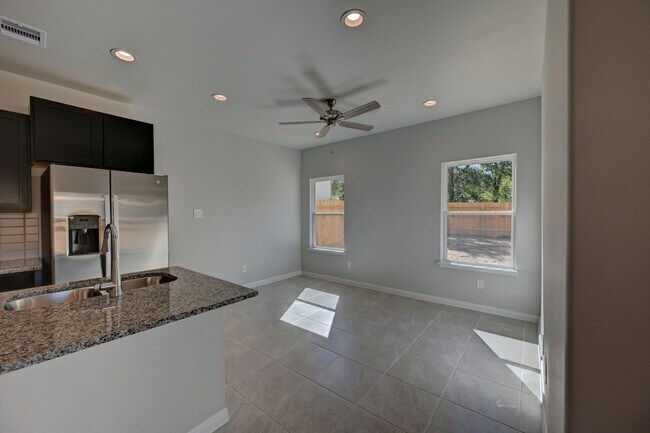 Building Photo - 11857 E Gate Dr