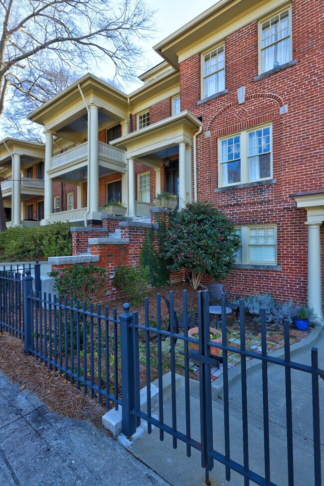 The Historic Maryland Garden - 75 17th St NE