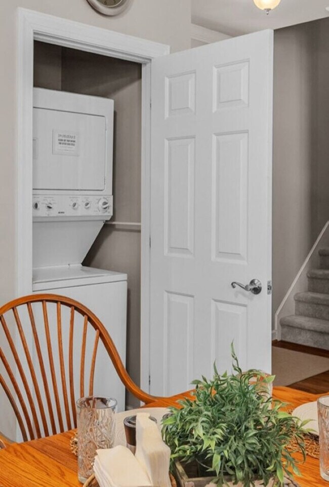 Building Photo - 270 Creatwood Trail