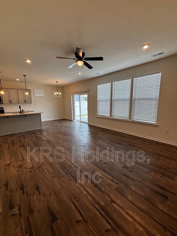 Building Photo - 2220 Patrick Dr