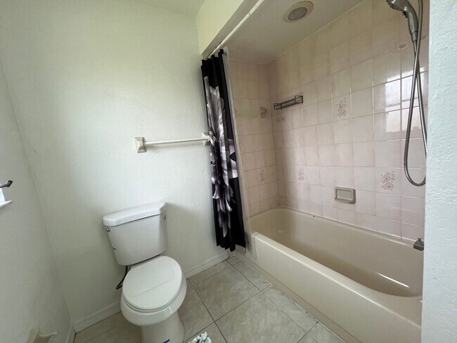 Building Photo - $1,695 ** ANNUAL ** Available 5/1/26 - Newly Renovated ** 3/2 Single Family Home (Deep Creek)
